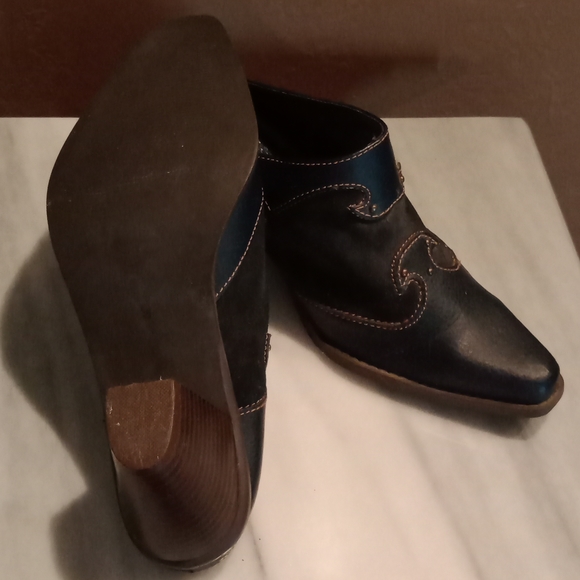 Western Cowboy Open Back Mules - Picture 2 of 4